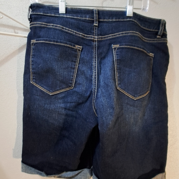 Apt 9 Womens 12 Bermuda Jean Shorts - Picture 3 of 4